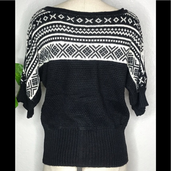 Hooked Up by IOT tie waist patterned sweater L - Picture 3 of 7